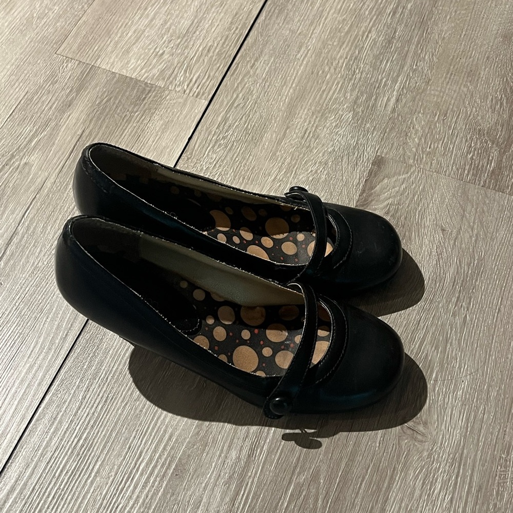 Xhilaration Black Women's Heels with Bow Accent